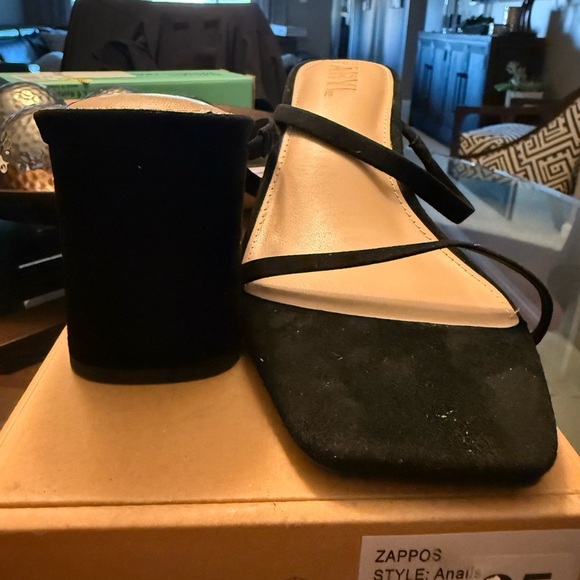 Black Chunky Heel Slip-On Shoes - Picture 4 of 5